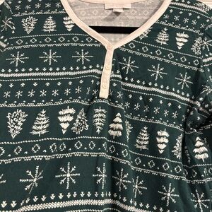 LC Lauren Conrad Green and White Festive Long Sleeve Night Shirt